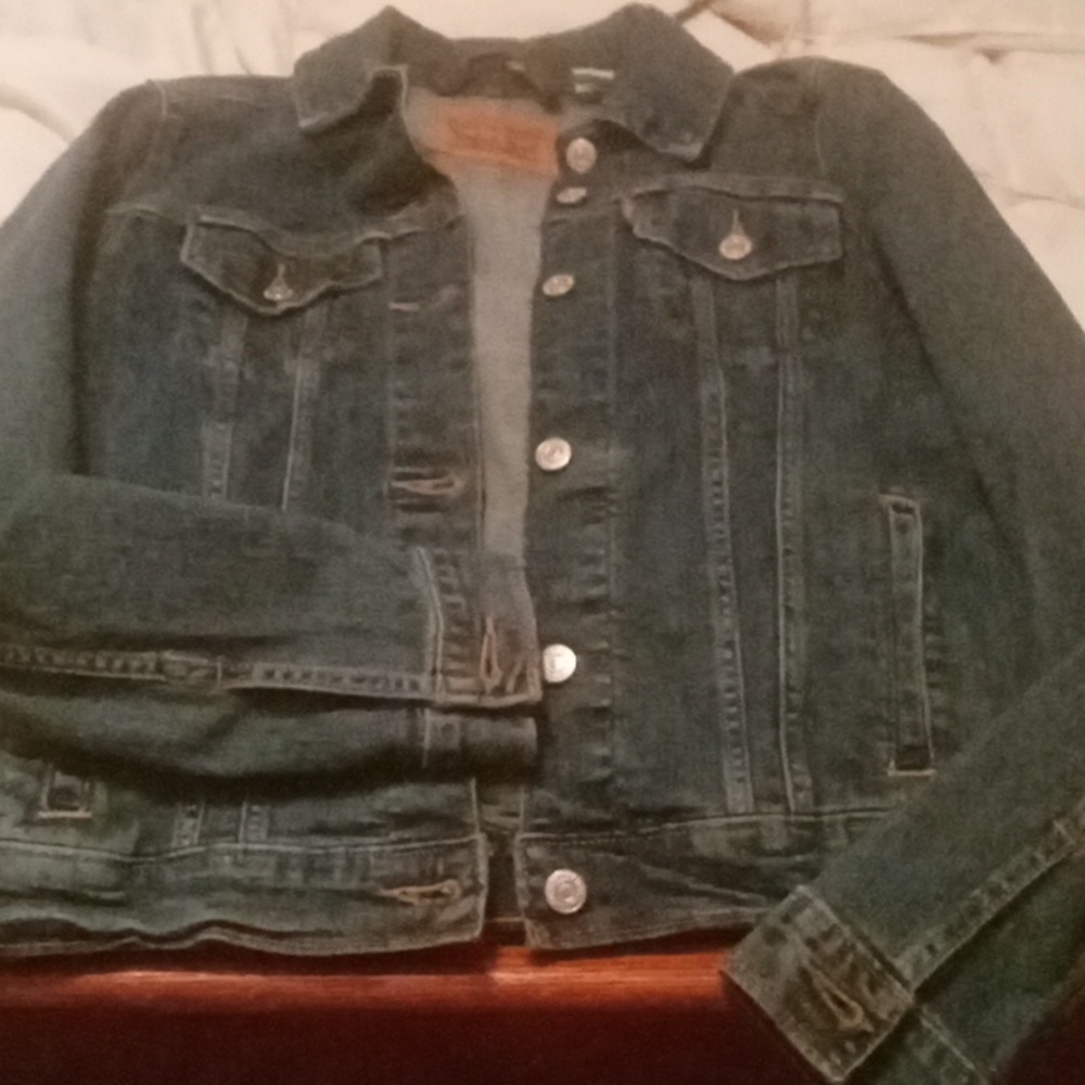 Levi denim jacket size Medium